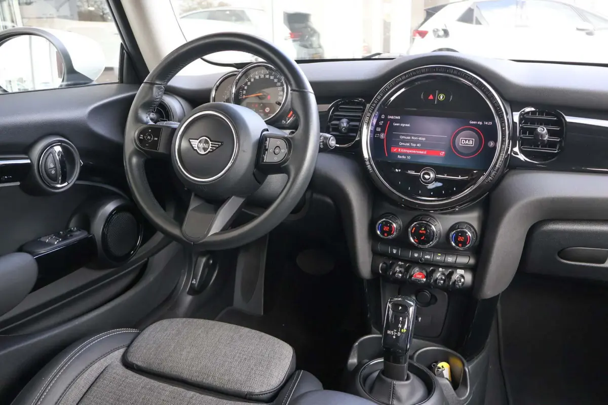 1.5 136pk AUT Cooper Camden Edition | Navigatie | PDC | Apple Carplay | Climate Control