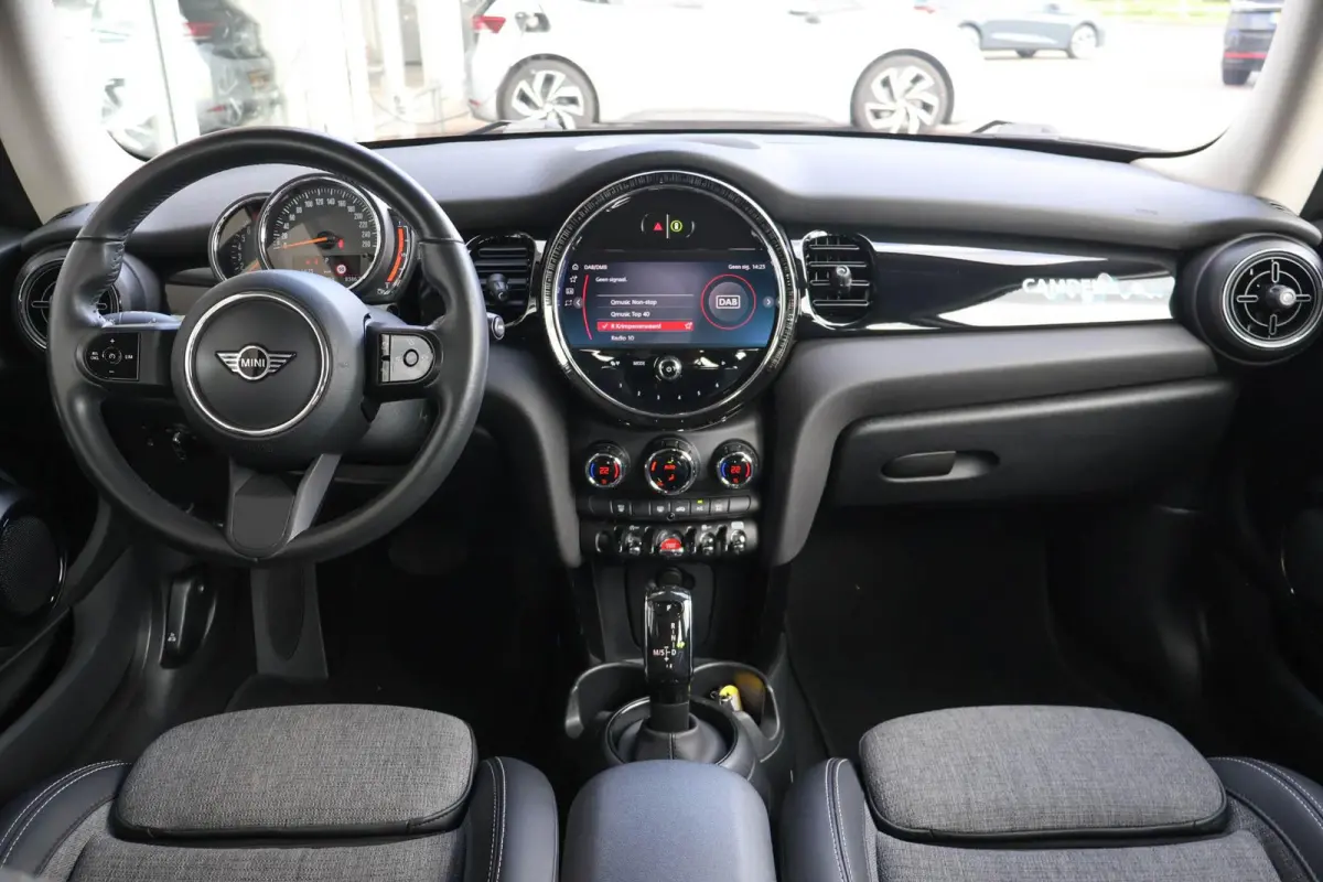 1.5 136pk AUT Cooper Camden Edition | Navigatie | PDC | Apple Carplay | Climate Control