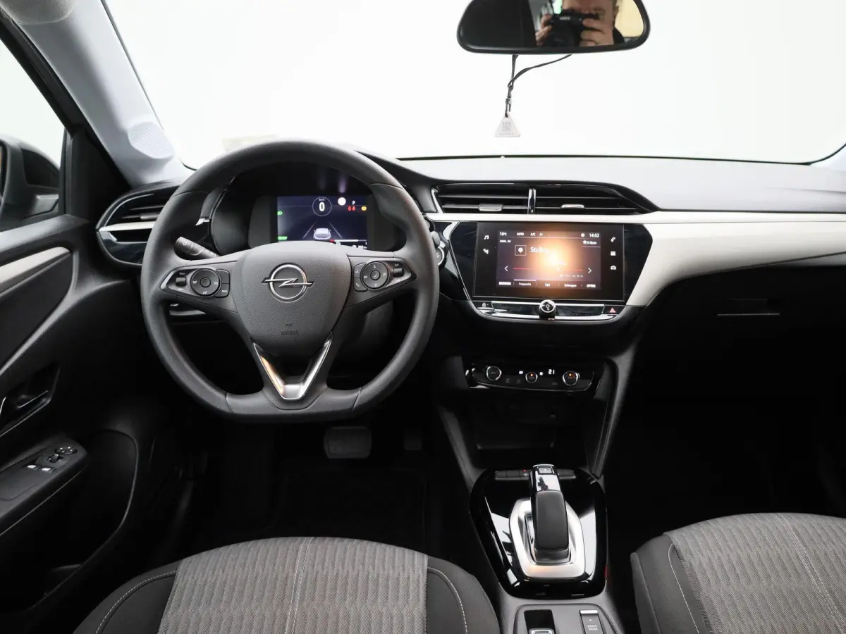 Corsa-e Auto e-Edition | VIRTUAL COCKPIT | APPLE CARPLAY - ANDROID AUTO | KEYLESS | CLIMATE CONTROL | PARKEERSENSOREN | CRUISE CONTROL |
