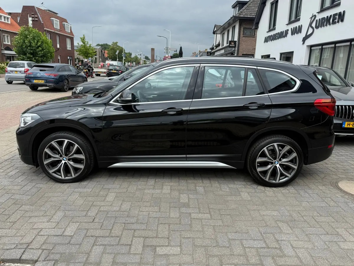 SDrive20i Orange Edition III, Panoramadak,Apple Carplay/Android,Stoelverwarming,Sfeerverlichting