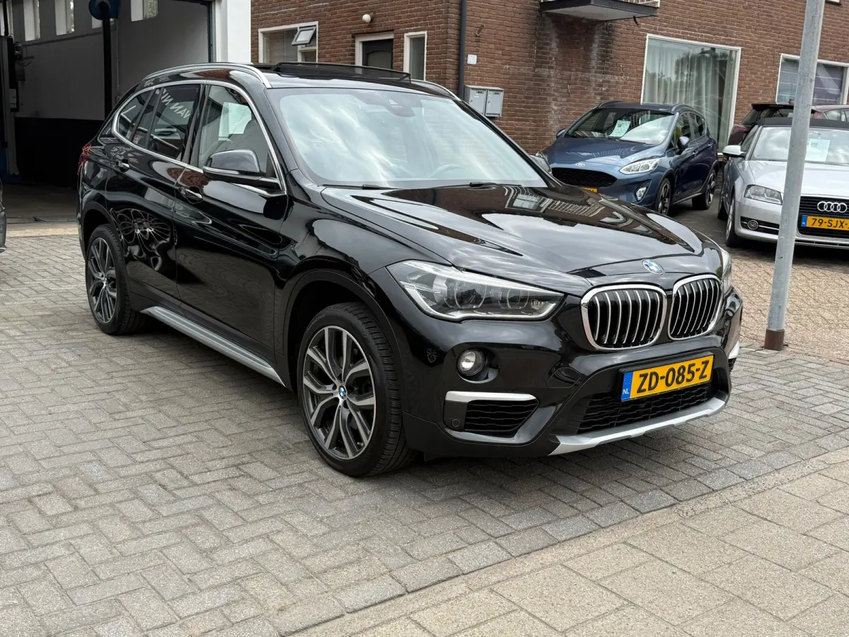 SDrive20i Orange Edition III, Panoramadak,Apple Carplay/Android,Stoelverwarming,Sfeerverlichting