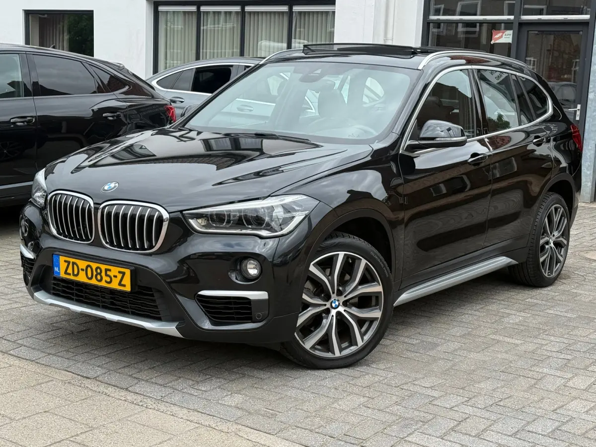 SDrive20i Orange Edition III, Panoramadak,Apple Carplay/Android,Stoelverwarming,Sfeerverlichting