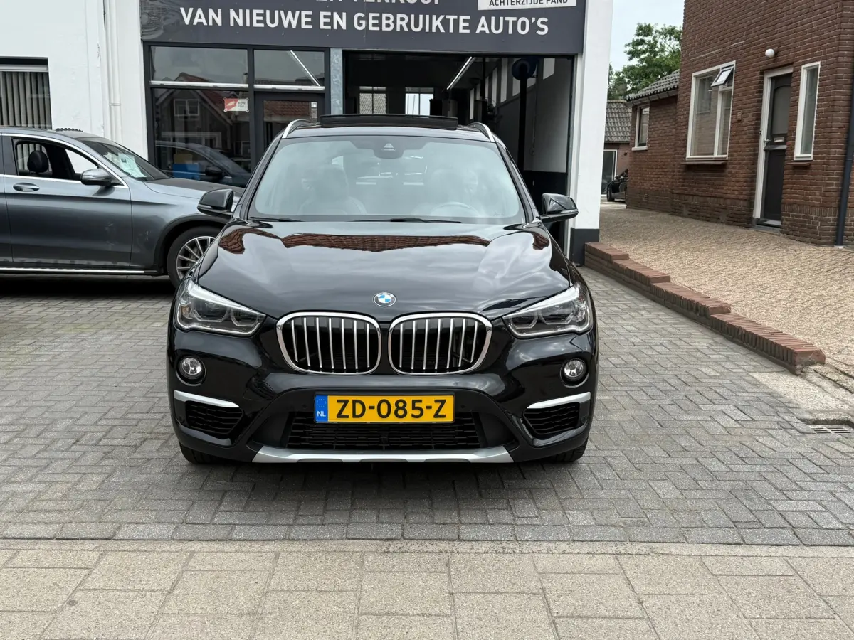 SDrive20i Orange Edition III, Panoramadak,Apple Carplay/Android,Stoelverwarming,Sfeerverlichting