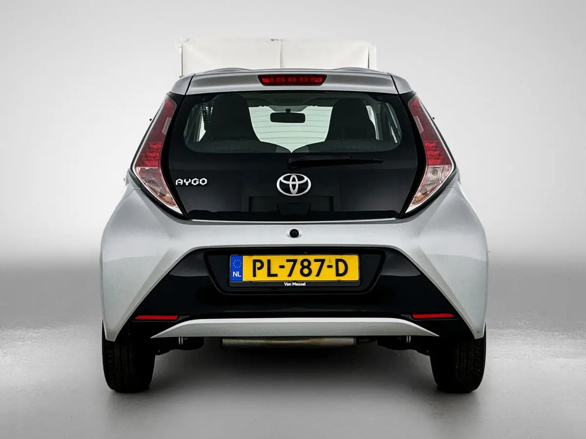 1.0 VVT-i x-play | WORDT VERWACHT | ACHTERUITRIJCAMERA | NAVIGATIE | APPLE CARPLAY - ANDROID AUTO | SPEED LIMITER | AIRCO |