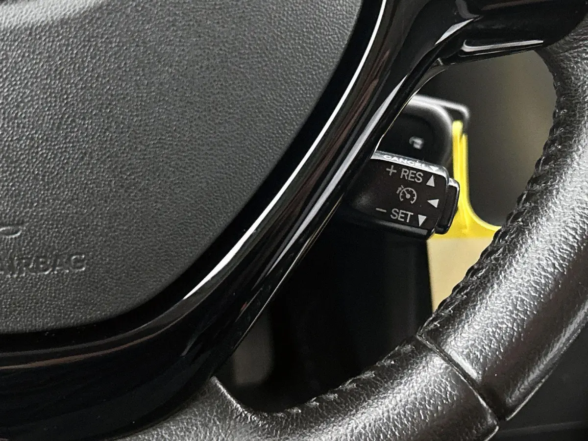 1.0 VVT-i x-play | WORDT VERWACHT | ACHTERUITRIJCAMERA | NAVIGATIE | APPLE CARPLAY - ANDROID AUTO | SPEED LIMITER | AIRCO |