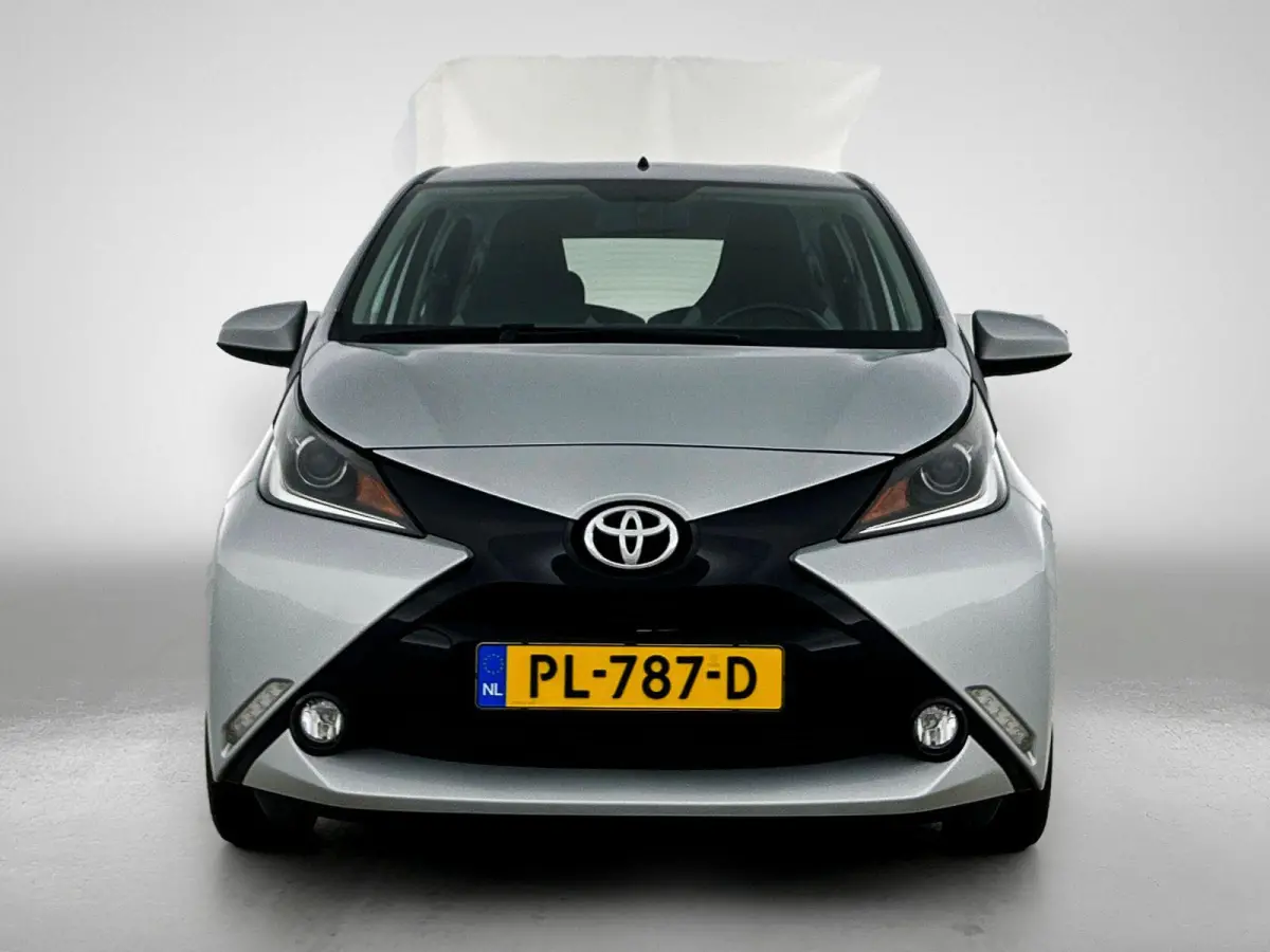 1.0 VVT-i x-play | WORDT VERWACHT | ACHTERUITRIJCAMERA | NAVIGATIE | APPLE CARPLAY - ANDROID AUTO | SPEED LIMITER | AIRCO |