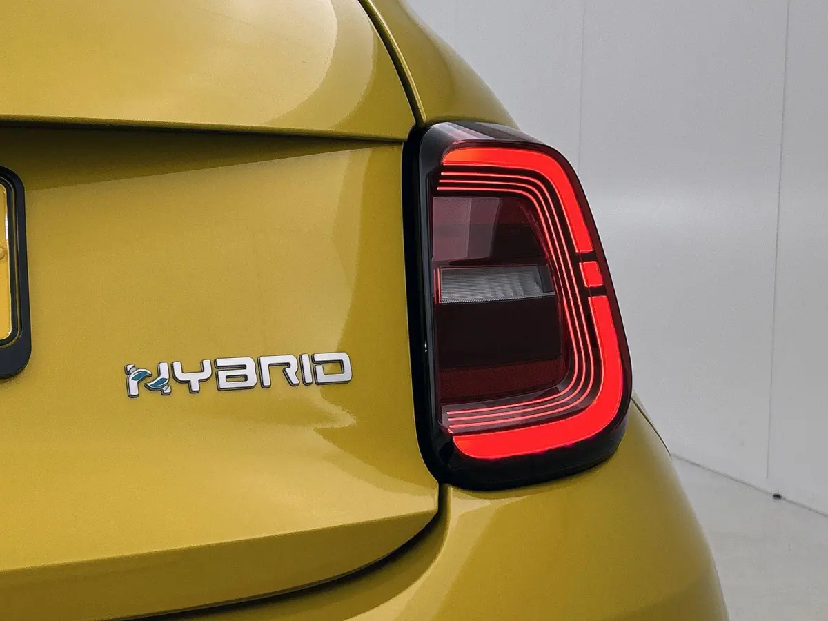 1.0 Hybrid Torino Launch Edition 65 PK | Apple carplay | Android auto | Parkeersensoren | Lichtmetalen velgen | LED | Cruise control |