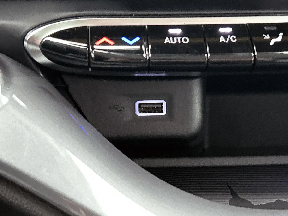 1.0 Hybrid Torino Launch Edition 65 PK | Apple carplay | Android auto | Parkeersensoren | Lichtmetalen velgen | LED | Cruise control |