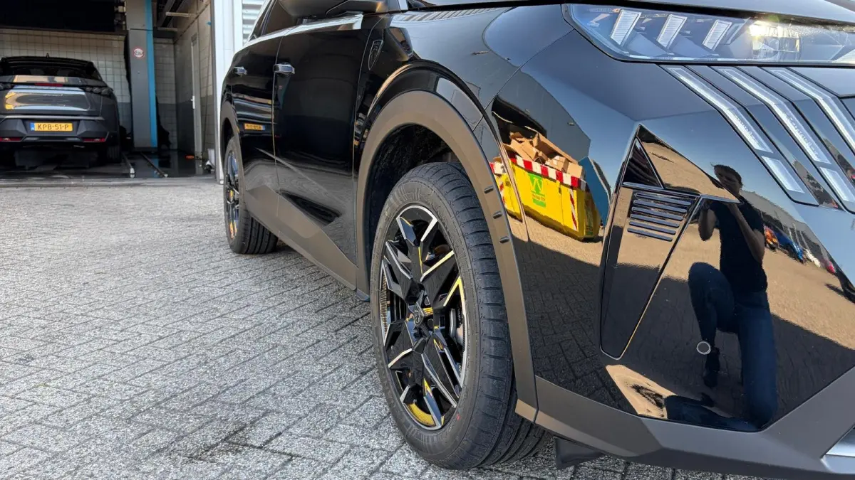 1.2 HYBRID 145PK 7-ZITS GT AUTOMAAT / NAVI / LEDER / CLIMA / FULL-LED / 19" LMV / KEYLESS / CAMERA / ADAPT. CRUISECONTROL / WINTERPAKKET / NIEUWSTAAT !!