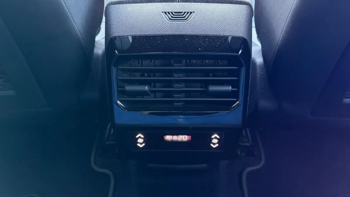 1.2 HYBRID 145PK 7-ZITS GT AUTOMAAT / NAVI / LEDER / CLIMA / FULL-LED / 19" LMV / KEYLESS / CAMERA / ADAPT. CRUISECONTROL / WINTERPAKKET / NIEUWSTAAT !!