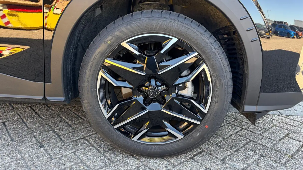 1.2 HYBRID 145PK 7-ZITS GT AUTOMAAT / NAVI / LEDER / CLIMA / FULL-LED / 19" LMV / KEYLESS / CAMERA / ADAPT. CRUISECONTROL / WINTERPAKKET / NIEUWSTAAT !!
