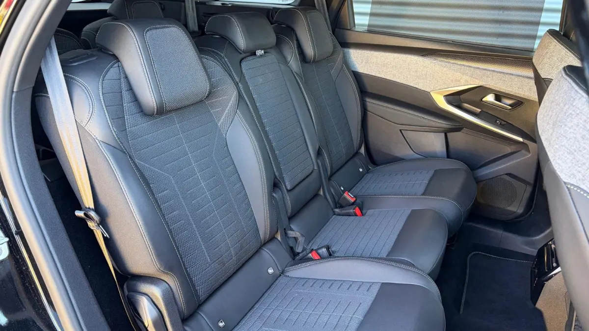 1.2 HYBRID 145PK 7-ZITS GT AUTOMAAT / NAVI / LEDER / CLIMA / FULL-LED / 19" LMV / KEYLESS / CAMERA / ADAPT. CRUISECONTROL / WINTERPAKKET / NIEUWSTAAT !!
