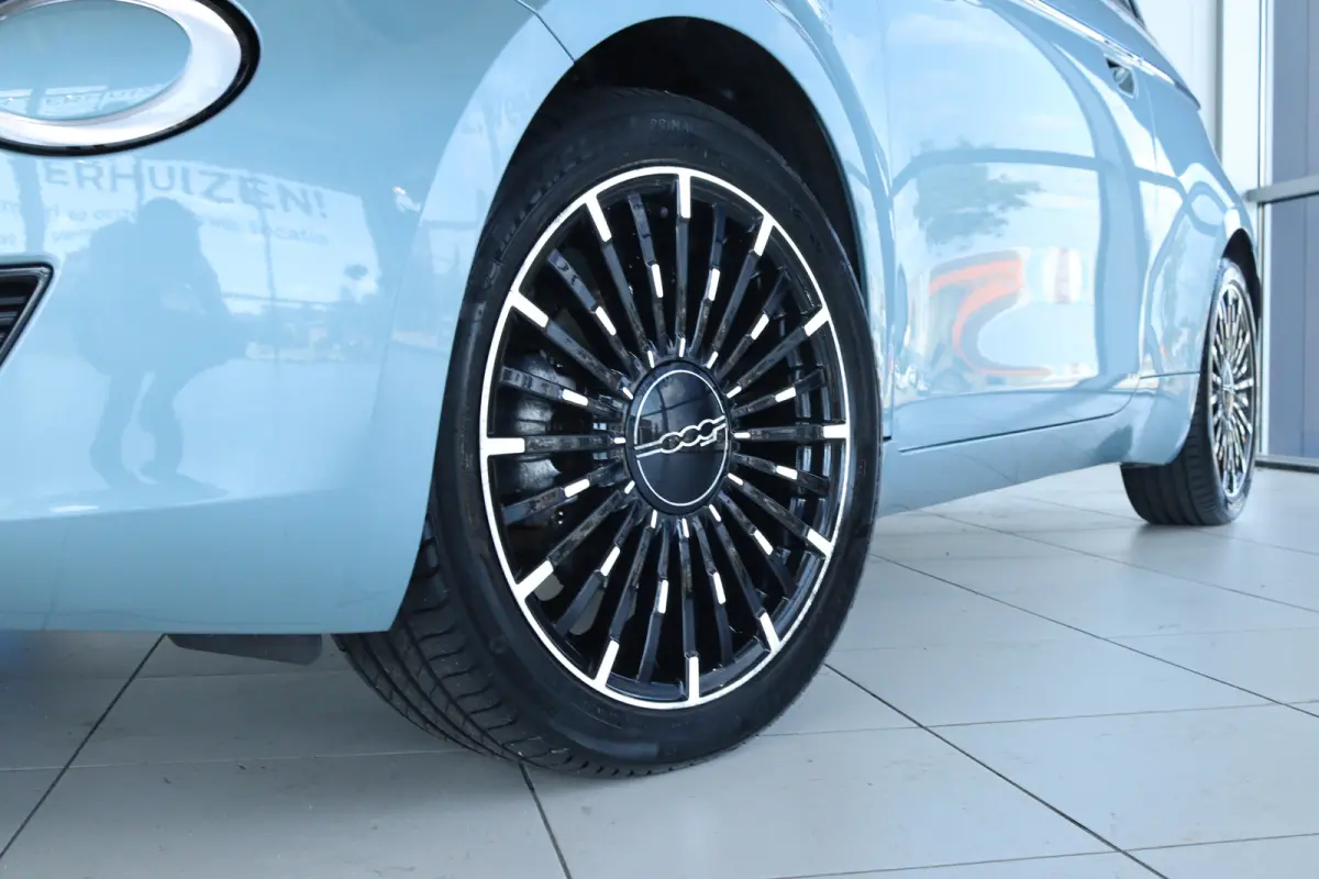 Passion 42 kWh | Cruise Control | Elektrische Kap | Keyless | LED | 17 Inch | Navi | Carplay | Climate | Sensoren