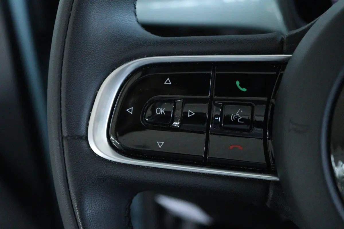 Passion 42 kWh | Cruise Control | Elektrische Kap | Keyless | LED | 17 Inch | Navi | Carplay | Climate | Sensoren