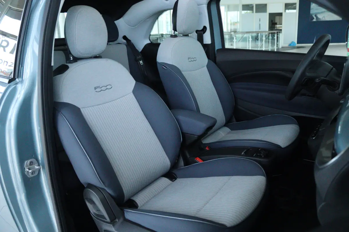 Passion 42 kWh | Cruise Control | Elektrische Kap | Keyless | LED | 17 Inch | Navi | Carplay | Climate | Sensoren