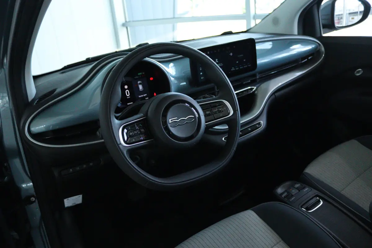 Passion 42 kWh | Cruise Control | Elektrische Kap | Keyless | LED | 17 Inch | Navi | Carplay | Climate | Sensoren