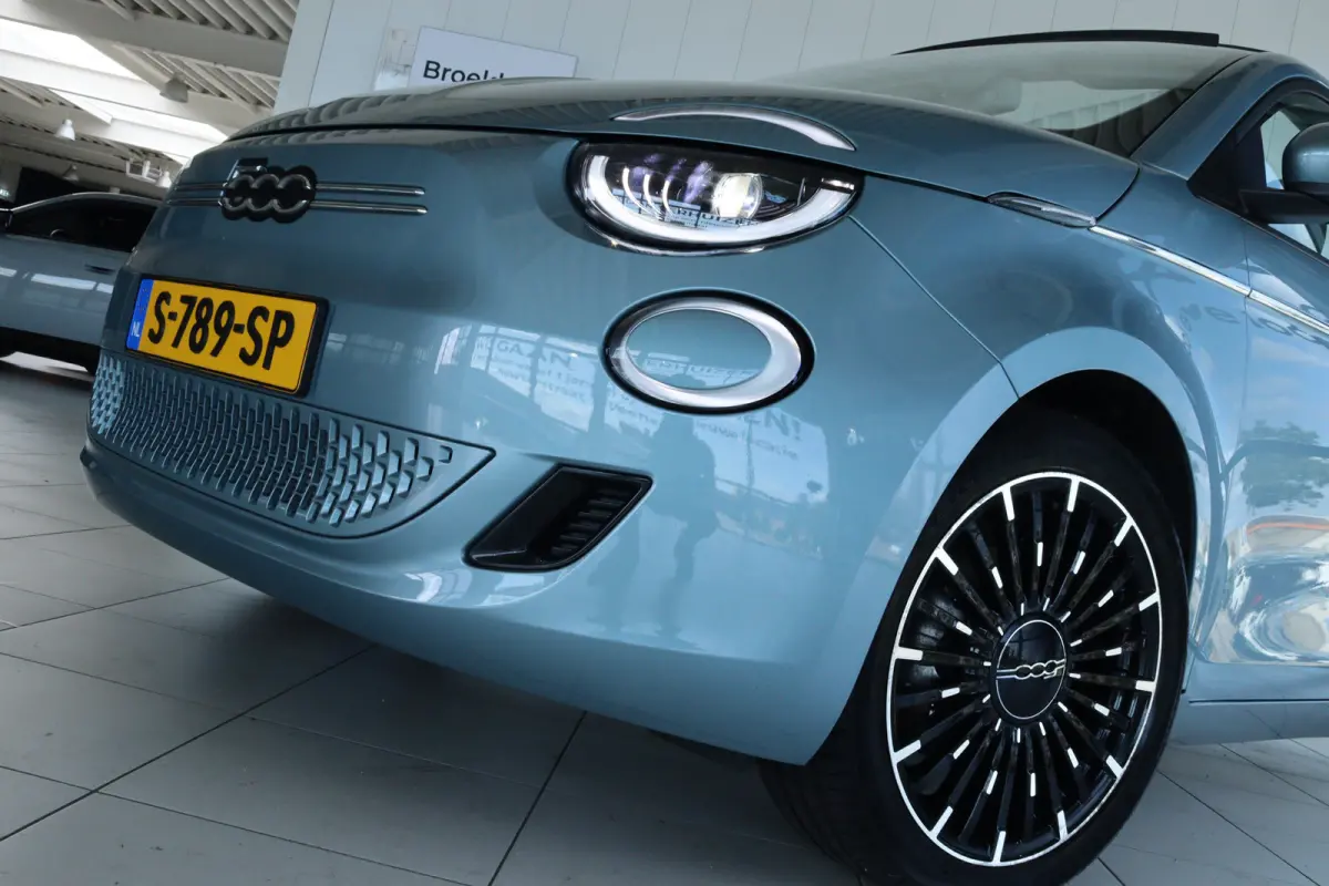 Passion 42 kWh | Cruise Control | Elektrische Kap | Keyless | LED | 17 Inch | Navi | Carplay | Climate | Sensoren