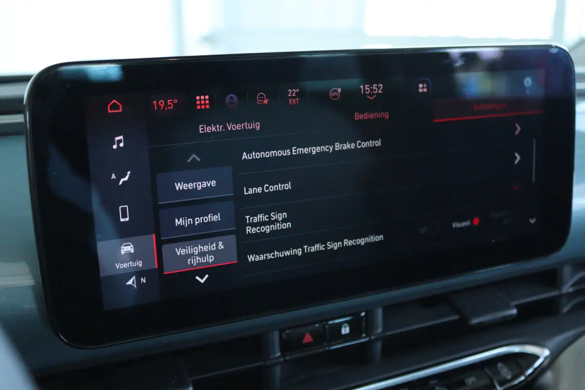 Passion 42 kWh | Cruise Control | Elektrische Kap | Keyless | LED | 17 Inch | Navi | Carplay | Climate | Sensoren