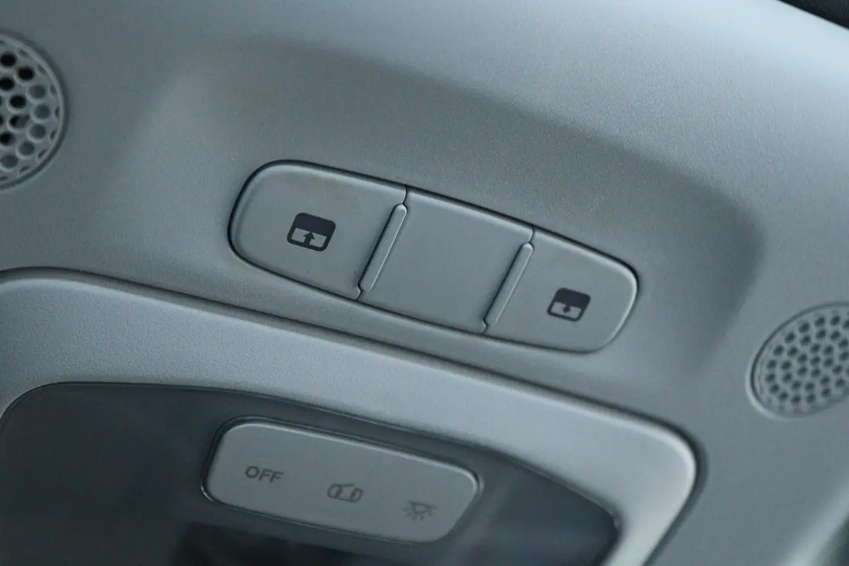 Passion 42 kWh | Cruise Control | Elektrische Kap | Keyless | LED | 17 Inch | Navi | Carplay | Climate | Sensoren