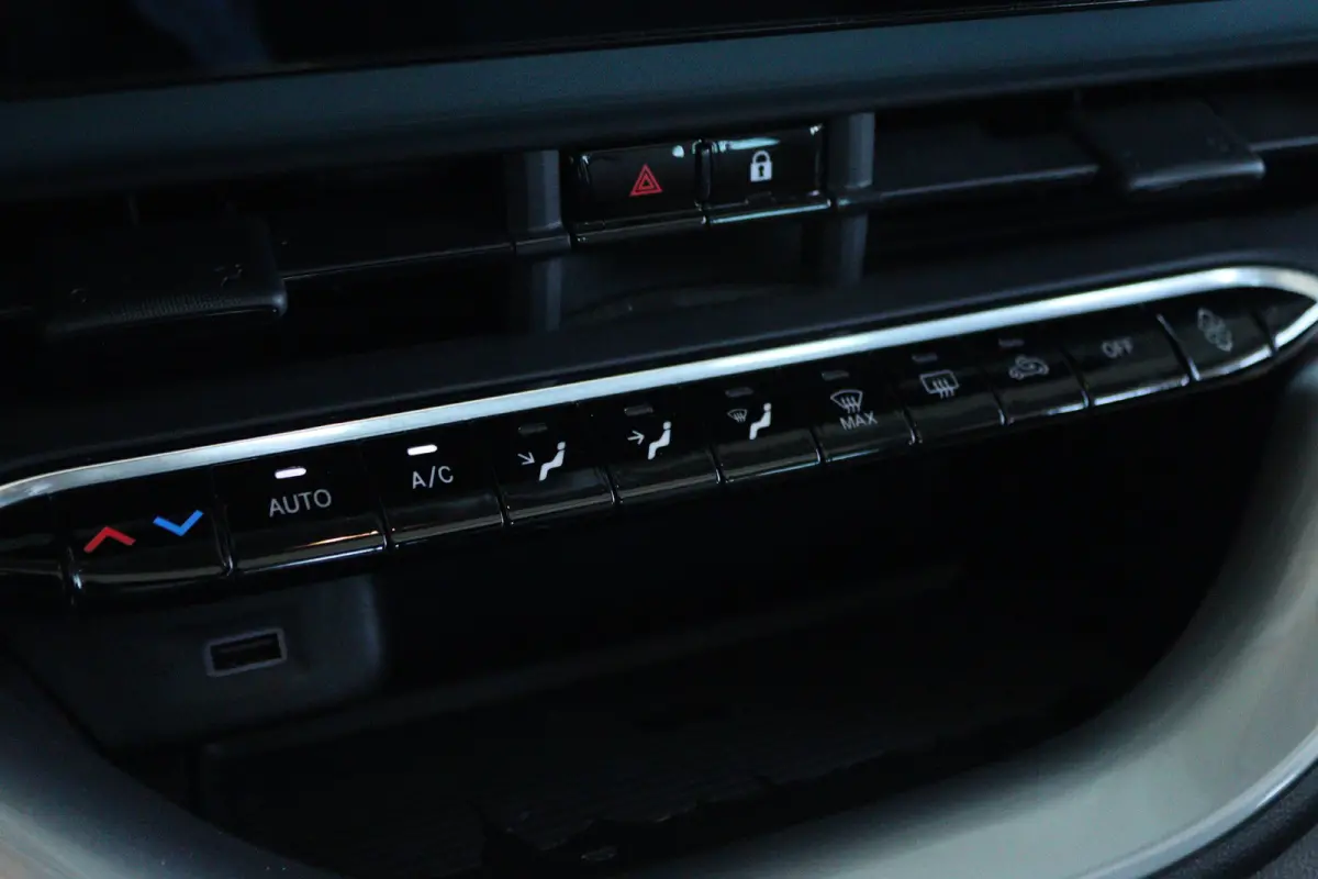 Passion 42 kWh | Cruise Control | Elektrische Kap | Keyless | LED | 17 Inch | Navi | Carplay | Climate | Sensoren