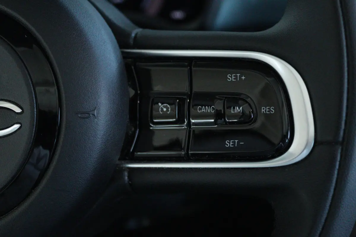 Passion 42 kWh | Cruise Control | Elektrische Kap | Keyless | LED | 17 Inch | Navi | Carplay | Climate | Sensoren
