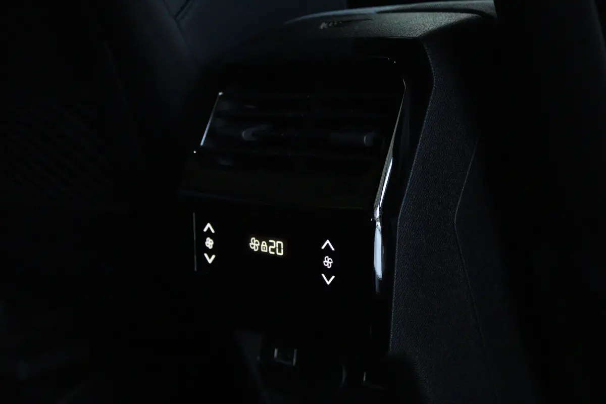 1.2 Hybrid 145 GT 7p | Cruise Control | Stoel+Stuurverwarming | Camera | Keyless | MATRIX | Carplay | Navi | Climate | 7-Pers