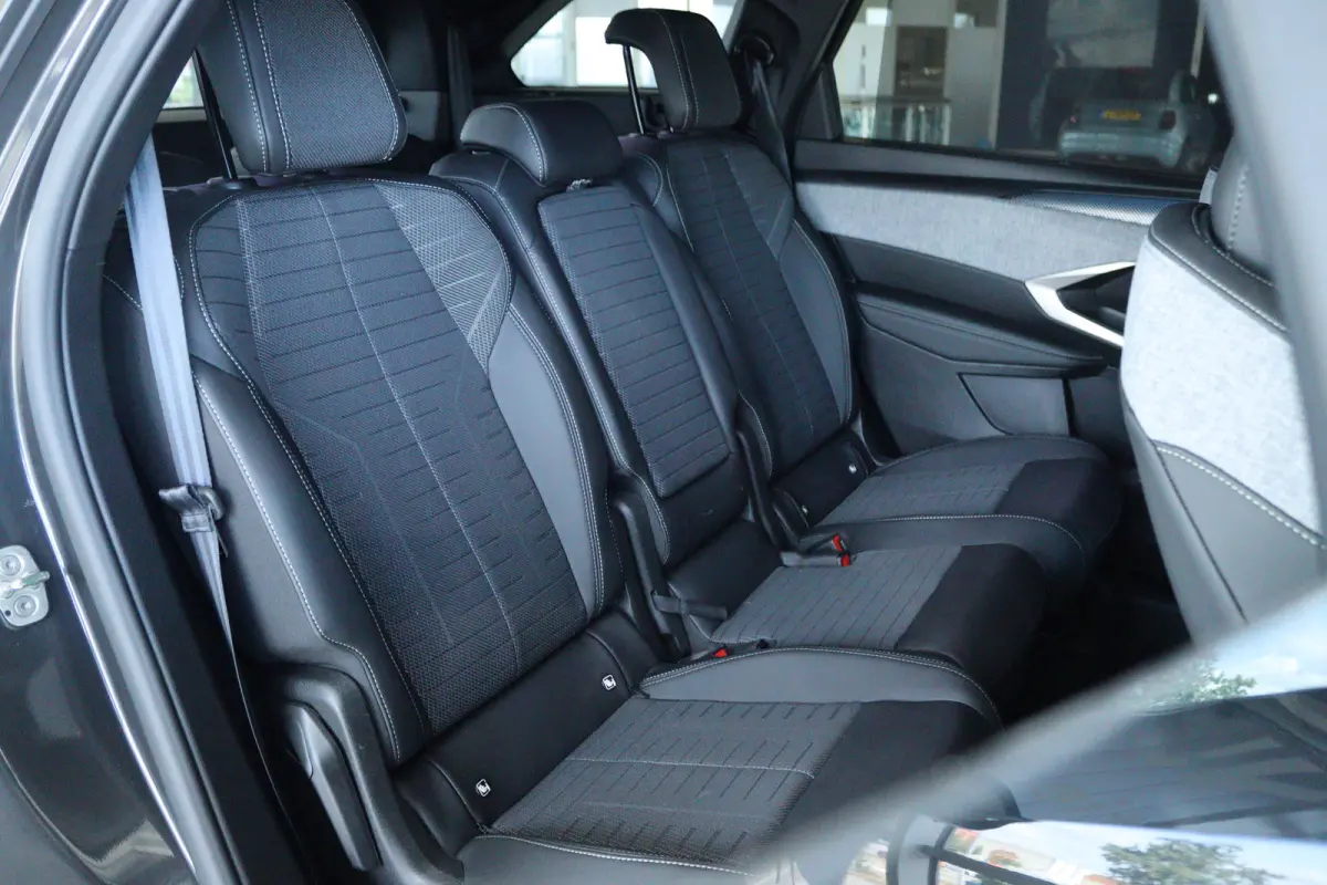 1.2 Hybrid 145 GT 7p | Cruise Control | Stoel+Stuurverwarming | Camera | Keyless | MATRIX | Carplay | Navi | Climate | 7-Pers