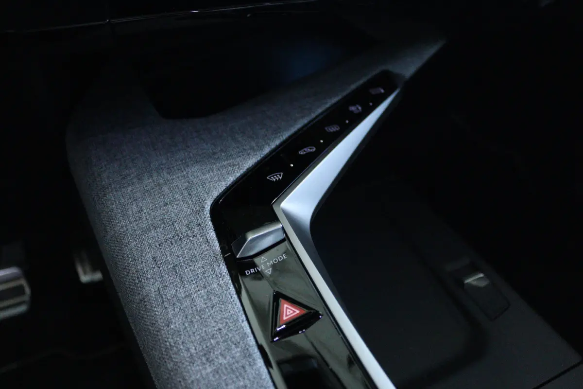 1.2 Hybrid 145 GT | Cruise Control | Alcantara | Keyless | Elektr. Klep | Massage | Memory | Stoel+Stuurverwarming | Navi | Carplay | MATRIX | Camera