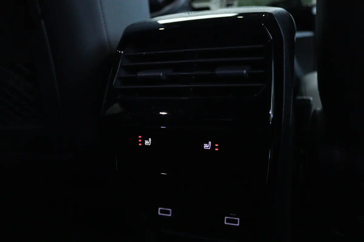 1.2 Hybrid 145 GT | Cruise Control | Alcantara | Keyless | Elektr. Klep | Massage | Memory | Stoel+Stuurverwarming | Navi | Carplay | MATRIX | Camera