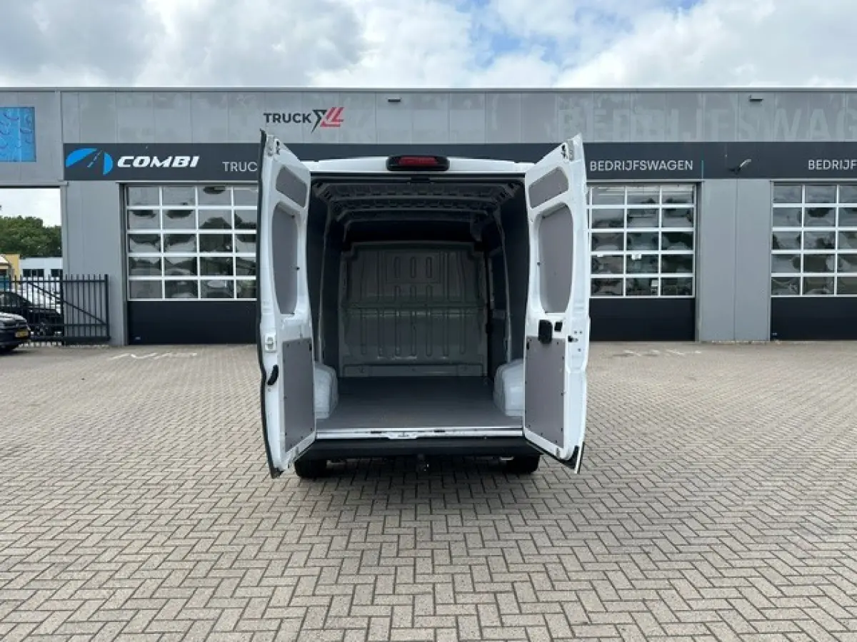 2.2 BlueHDi 140pk L2H2 Zwaar 3.5t > Trekhaak/Camera/Cruise control...