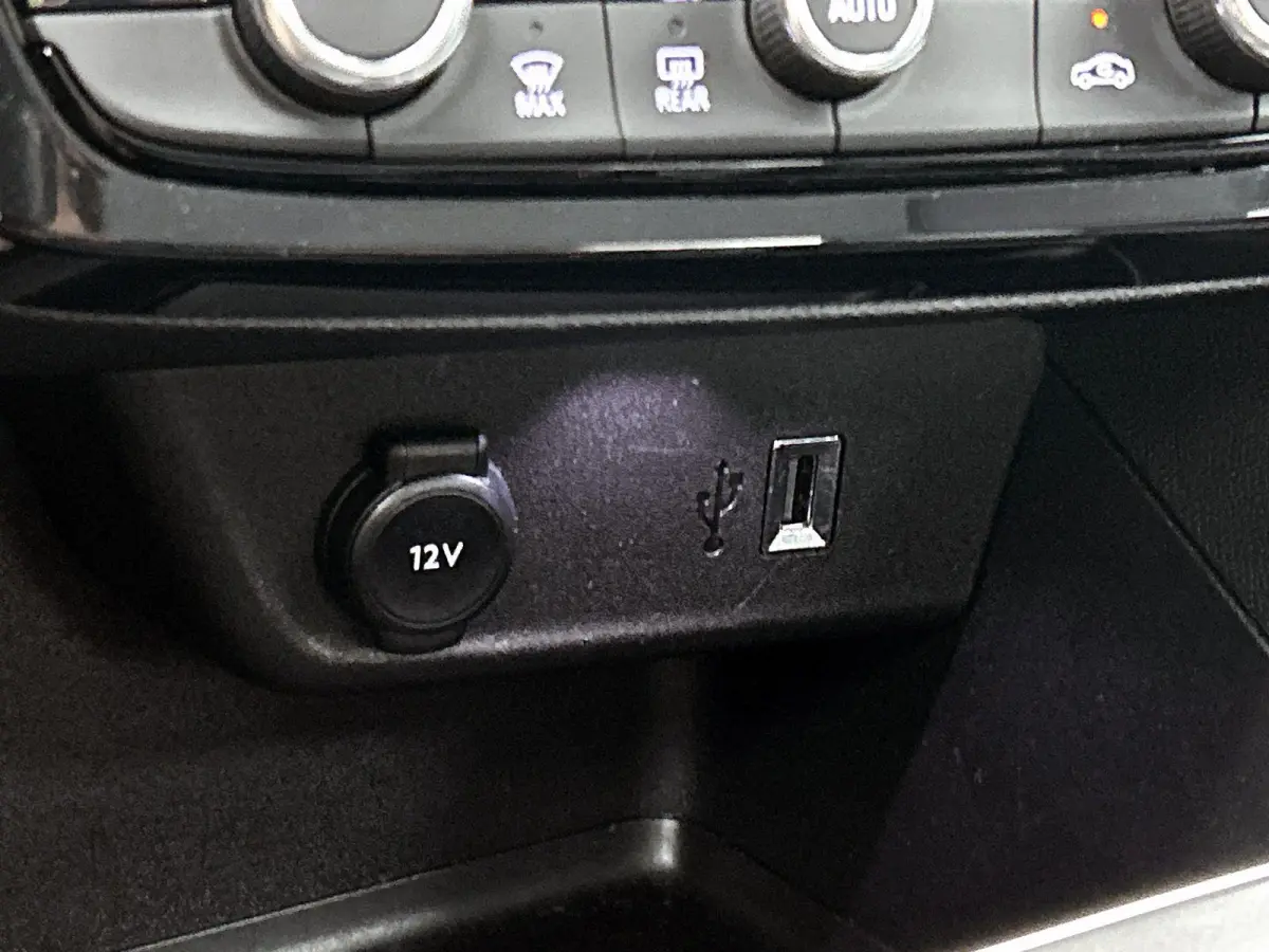 1.2 130pk Automaat Level 3 | Camera | Climate Control | Apple Carplay/Android Auto | LMV 17'' | Cruise Control | LED