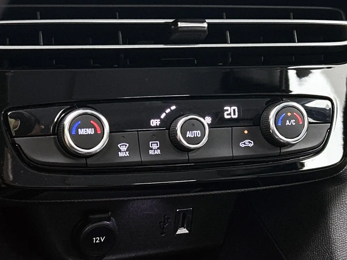 1.2 130pk Automaat Level 3 | Camera | Climate Control | Apple Carplay/Android Auto | LMV 17'' | Cruise Control | LED