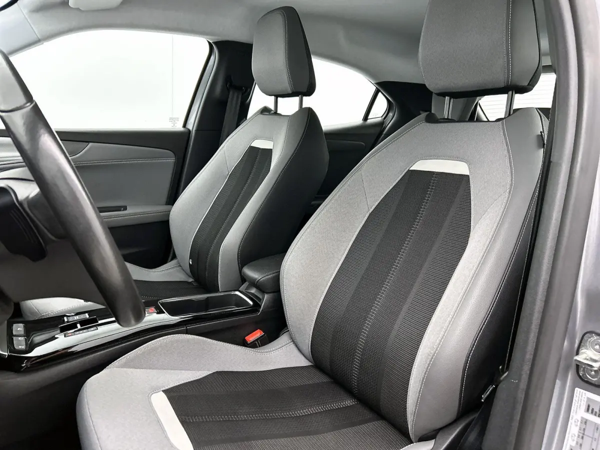 1.2 130pk Automaat Level 3 | Camera | Climate Control | Apple Carplay/Android Auto | LMV 17'' | Cruise Control | LED