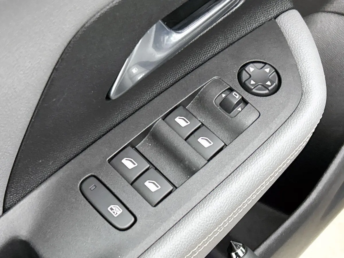 1.2 130pk Automaat Level 3 | Camera | Climate Control | Apple Carplay/Android Auto | LMV 17'' | Cruise Control | LED