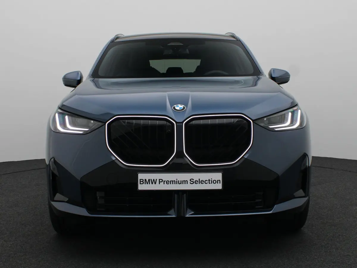 30e xDrive M Sportpakket Pro | Professional Pack | Comfort Pack | Premium Pack | Trekhaak | Panoramadak | 	Driving Assistant Plus | Harman Kardon | 20''