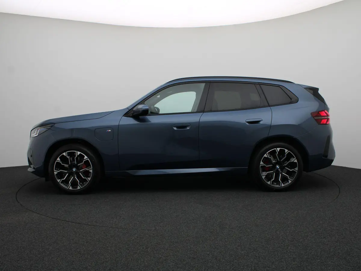 30e xDrive M Sportpakket Pro | Professional Pack | Comfort Pack | Premium Pack | Trekhaak | Panoramadak | 	Driving Assistant Plus | Harman Kardon | 20''