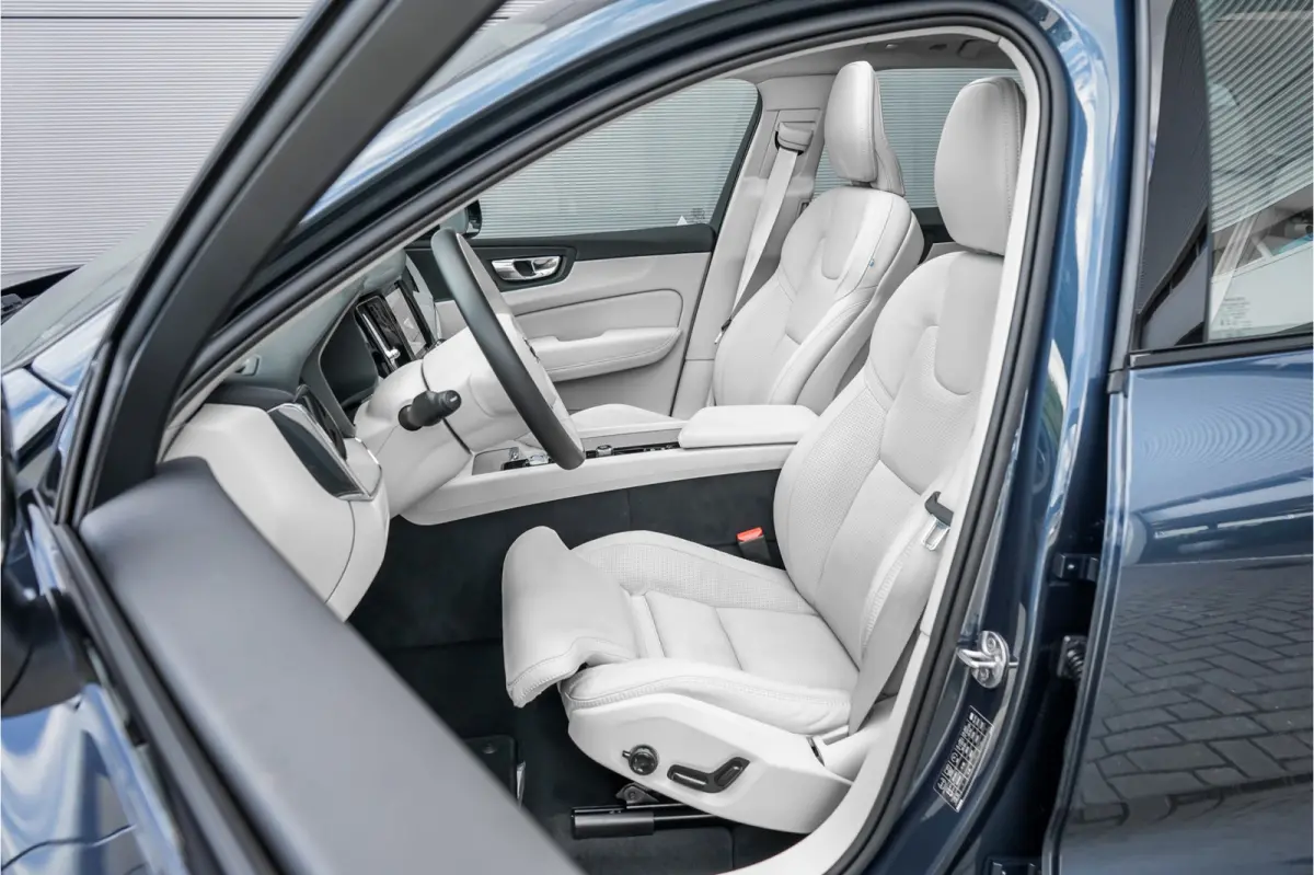 2.0 T8 Plug-in hybrid AWD Plus Bright Luchtvering Pano Elek Trekhaak 360°
