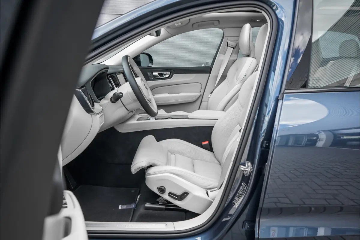 2.0 T8 Plug-in hybrid AWD Plus Bright Luchtvering Pano Elek Trekhaak 360°