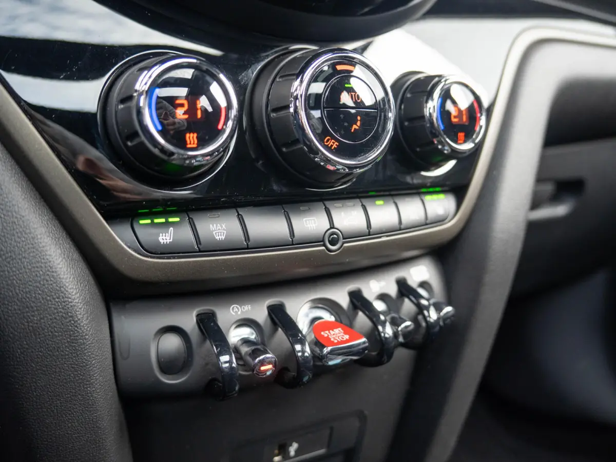 Cooper Classic + Comfort Plus + Panoramadak + Blackline Exterieur pack