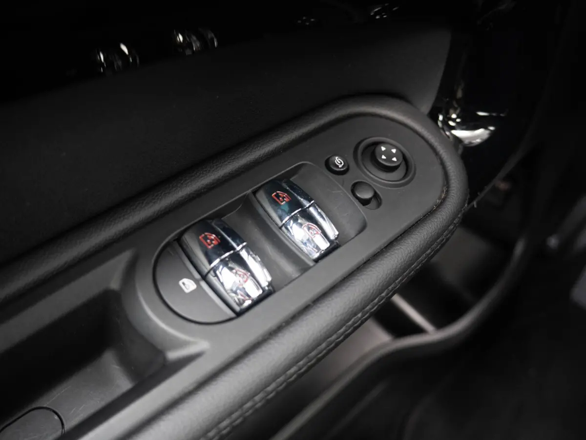 Cooper Classic + Comfort Plus + Panoramadak + Blackline Exterieur pack