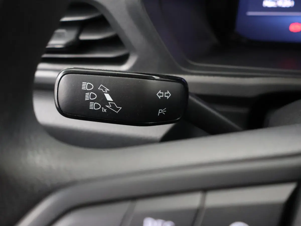 2.0 EcoBlue | 102 PK | L2 | Trend | Navigatie | Parkeersensoren | Trekhaak | Cruise Control | Apple Carplay