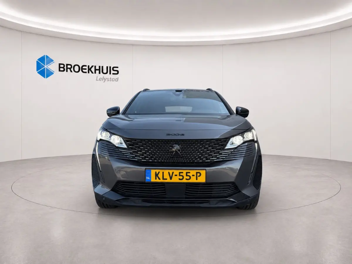 1.2 PURETECH 130PK GT PACK AUTOMAAT / NAVI / LEDER / CLIMA / PDC / 19" LMV / CAMERA / BLACK PACK / KEYLESS / WINTERPAKKET / FULL-LED / 1E EIGENAAR / NIEUWSTAAT !!