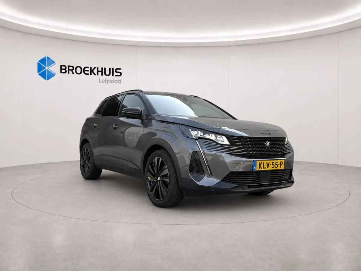 1.2 PURETECH 130PK GT PACK AUTOMAAT / NAVI / LEDER / CLIMA / PDC / 19" LMV / CAMERA / BLACK PACK / KEYLESS / WINTERPAKKET / FULL-LED / 1E EIGENAAR / NIEUWSTAAT !!