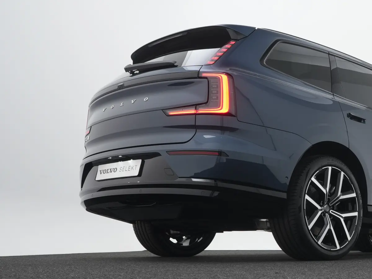 Twin Motor Performance Ultra Exec. Ed. 6p. 800V | 22" 5-Y-spaaks Glossy Black Diamond, gesmeed | 3e stoelrij electr. verstelbaar | ACTIVE SUSPENSION: Continious Controlled Chassi with one in