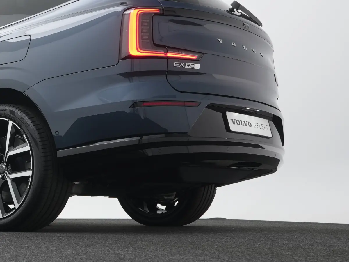 Twin Motor Performance Ultra Exec. Ed. 6p. 800V | 22" 5-Y-spaaks Glossy Black Diamond, gesmeed | 3e stoelrij electr. verstelbaar | ACTIVE SUSPENSION: Continious Controlled Chassi with one in