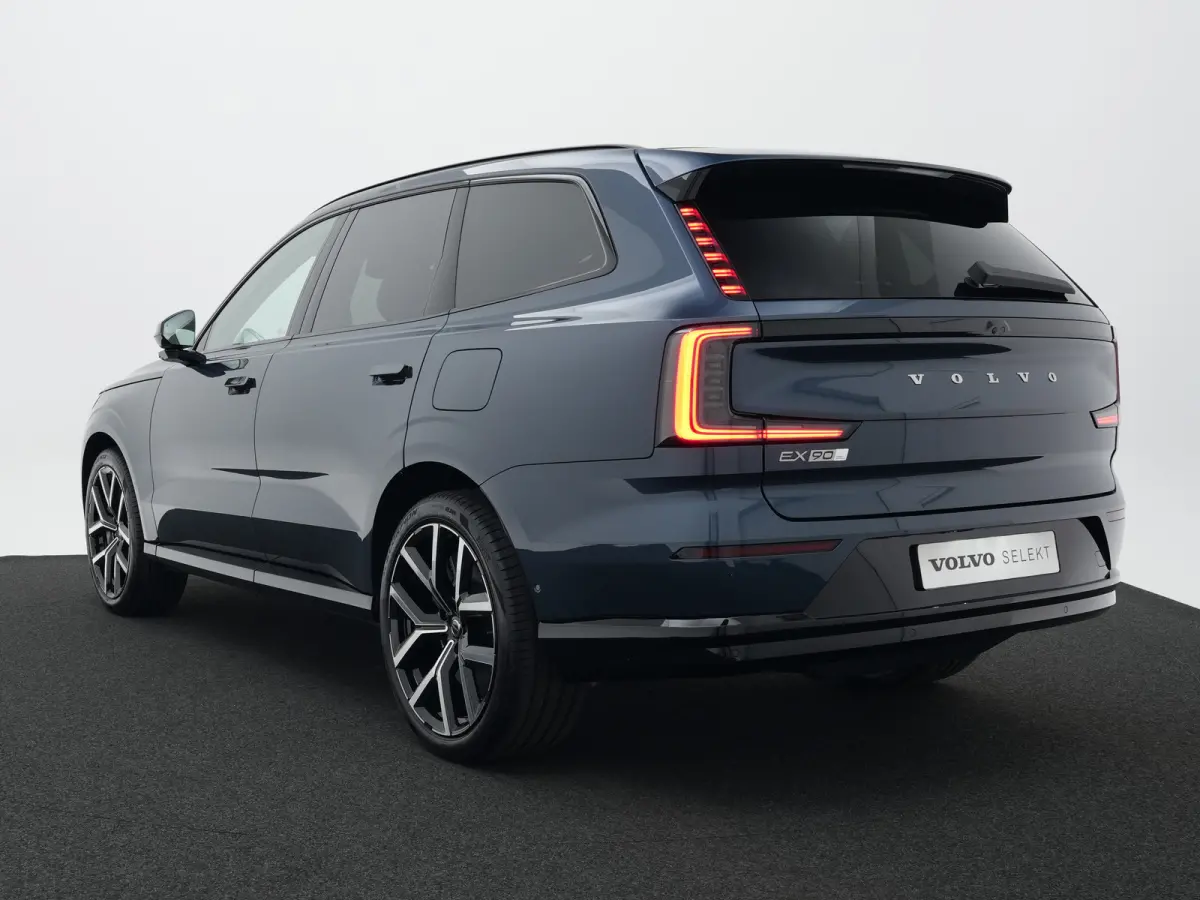 Twin Motor Performance Ultra Exec. Ed. 6p. 800V | 22" 5-Y-spaaks Glossy Black Diamond, gesmeed | 3e stoelrij electr. verstelbaar | ACTIVE SUSPENSION: Continious Controlled Chassi with one in