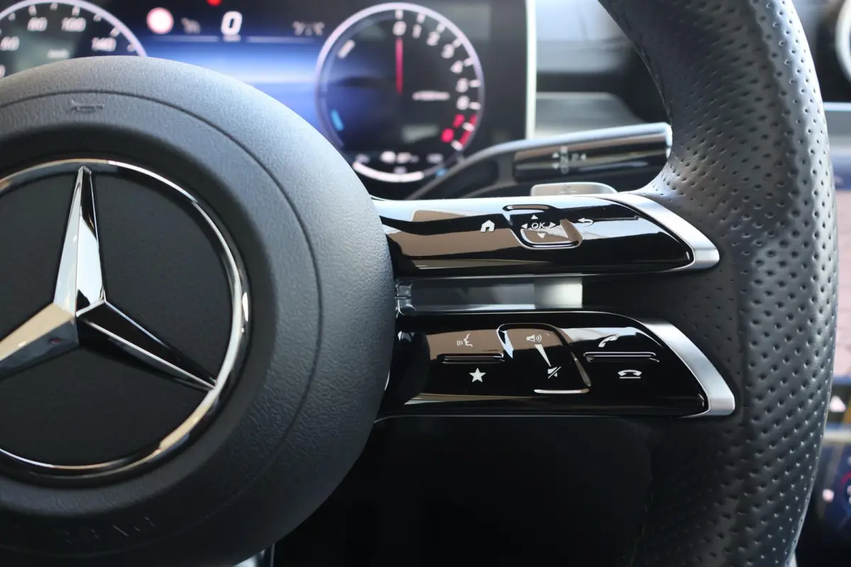 300e 313pk AMG Line | SoH 97% | Panoramadak | Trekhaak | Apple Carplay | Camera | Stoelverwarming