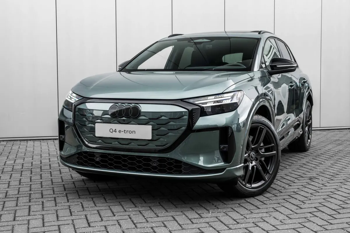 Quattro Performance 82 kWh / 340 pk S edition | 3-zone airconditioning | Achterklep, automatisch bedienbaar | Achteruitrijcamera
