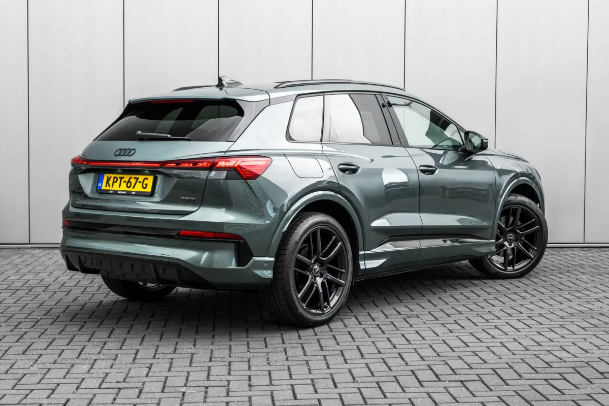 Quattro Performance 82 kWh / 340 pk S edition | 3-zone airconditioning | Achterklep, automatisch bedienbaar | Achteruitrijcamera
