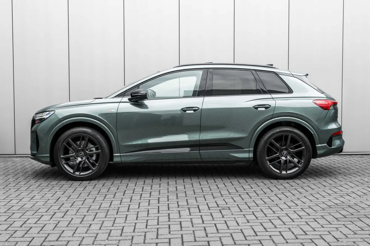 Quattro Performance 82 kWh / 340 pk S edition | 3-zone airconditioning | Achterklep, automatisch bedienbaar | Achteruitrijcamera